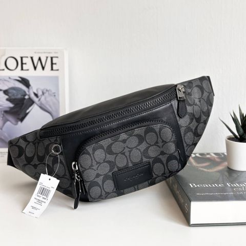 JuzBeauty_JuzBeautyMalaysia_JuzPretty_Authentic_Kbeauty_Malaysia_Skin_Care_Cosmetics_Jbeauty_Health_Care_korean_streetwear_US_Luxury_COACH C3765 Track Belt Bag In Signature Canvas Charcoal Black 男士胸包1