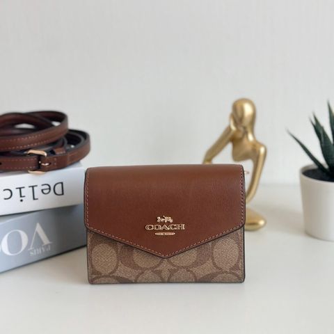 JuzBeauty_JuzBeautyMalaysia_JuzPretty_Authentic_Kbeauty_Malaysia_Skin_Care_Cosmetics_Jbeauty_Health_Care_korean_streetwear_US_Luxury_COACH CU172 Mini Envelope Wallet With Strap In Signature Canvas In Khaki 钱包 迷你斜挎包1