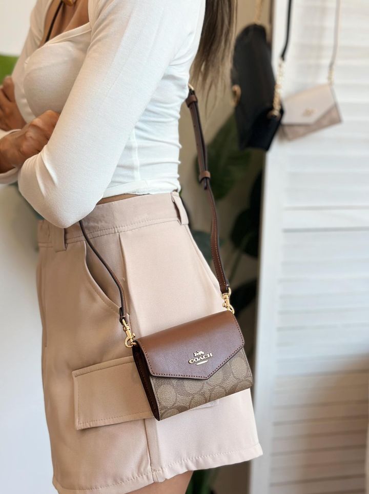 JuzBeauty_JuzBeautyMalaysia_JuzPretty_Authentic_Kbeauty_Malaysia_Skin_Care_Cosmetics_Jbeauty_Health_Care_korean_streetwear_US_Luxury_COACH CU172 Mini Envelope Wallet With Strap In Signature Canvas In Khaki 钱包 迷你斜挎包6