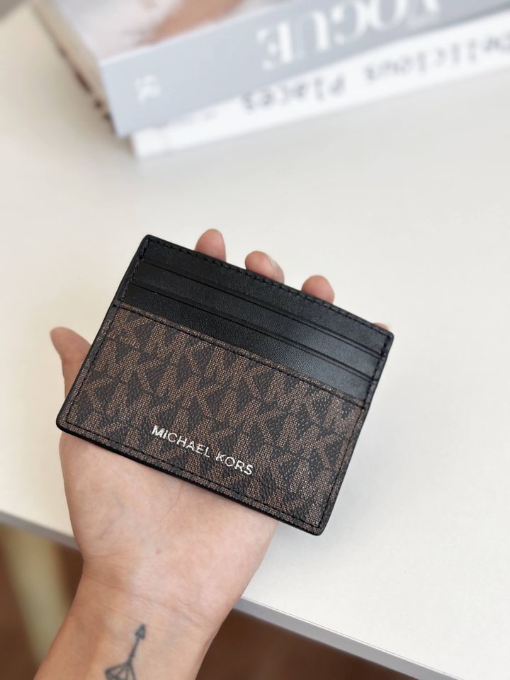 JuzBeauty_JuzBeautyMalaysia_JuzPretty_Authentic_Kbeauty_Malaysia_Skin_Care_Cosmetics_Jbeauty_Health_Care_korean_streetwear_US_Luxury_MICHAEL KORS 36U9LCRD1B Cooper Tall Card Case Brown Black 男士卡包 3