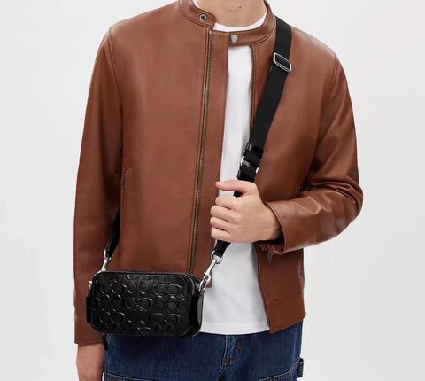 JuzBeauty_JuzBeautyMalaysia_JuzPretty_Authentic_Kbeauty_Malaysia_Skin_Care_Cosmetics_Jbeauty_Health_Care_korean_streetwear_US_Luxury_COACH CV420 Wyatt Crossbody In Signature Leather In Black 男款斜挎包4