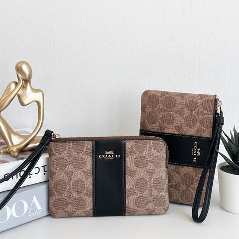 JuzBeauty_JuzBeautyMalaysia_JuzPretty_Authentic_Kbeauty_Malaysia_Skin_Care_Cosmetics_Jbeauty_Health_Care_korean_streetwear_US_Luxury_COACH CW854 Corner Zip Wristlet In Signature Canvas With Stripe In Im Tan Black 手拿包3
