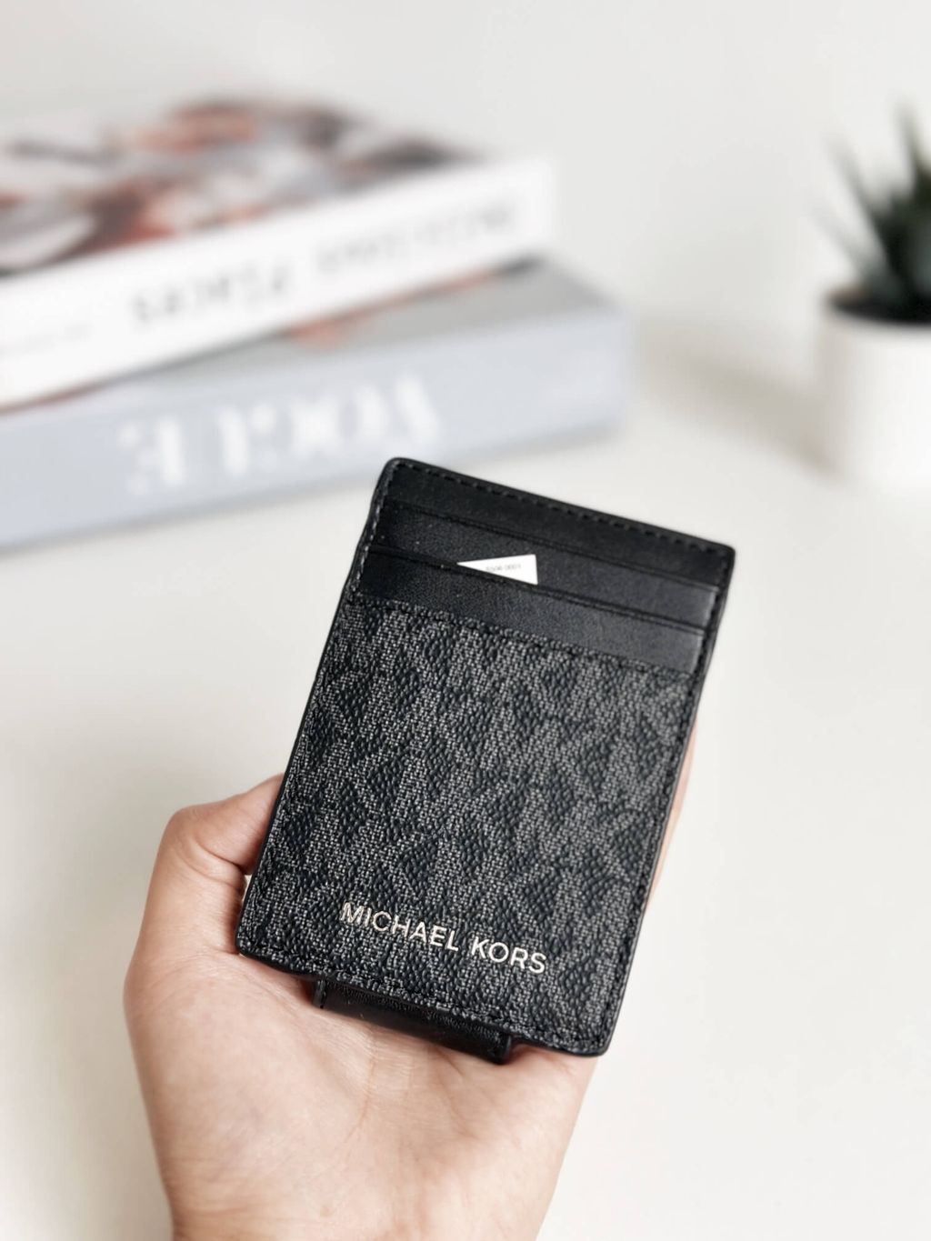 JuzBeauty_JuzBeautyMalaysia_JuzPretty_Authentic_Kbeauty_Malaysia_Skin_Care_Cosmetics_Jbeauty_Health_Care_korean_streetwear_US_Luxury_MICHAEL KORS 36F4LCOD1B Cooper Signature Logo Money Clip Card Case In Black 男款卡包4