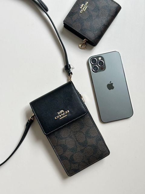 JuzBeauty_JuzBeautyMalaysia_JuzPretty_Authentic_Kbeauty_Malaysia_Skin_Care_Cosmetics_Jbeauty_Health_Care_korean_streetwear_US_Luxury_COACH CM234 North South Phone Crossbody In Signature Canvas In Brown Black 手机包7