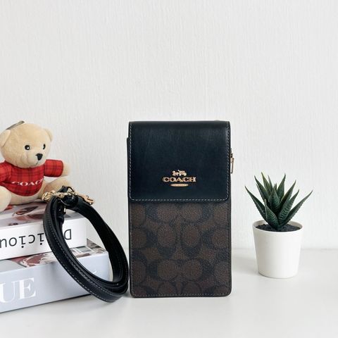 JuzBeauty_JuzBeautyMalaysia_JuzPretty_Authentic_Kbeauty_Malaysia_Skin_Care_Cosmetics_Jbeauty_Health_Care_korean_streetwear_US_Luxury_COACH CM234 North South Phone Crossbody In Signature Canvas In Brown Black 手机包1