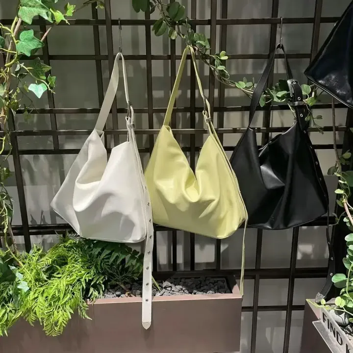 JuzBeauty-JuzBeautyMalaysia-JuzPretty-Authentic-Kbeauty-Malaysia-Skin-Care-Cosmetics-Jbeauty-Health-Care-korean-streetwear-FIND KAPOOR Belty Over Bag 35 FINDKAPOOR 斜挎包18