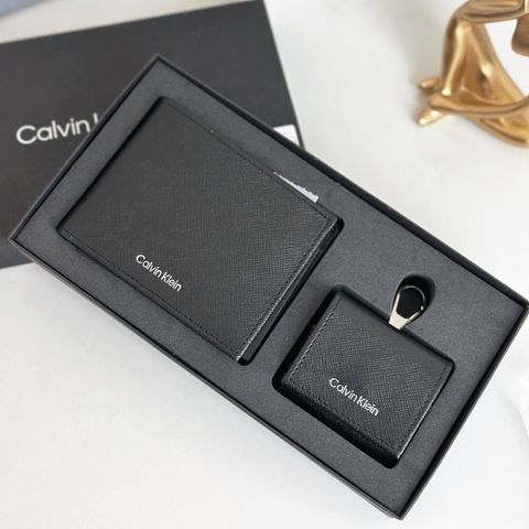 JuzBeauty_JuzBeautyMalaysia_JuzPretty_Authentic_Kbeauty_Malaysia_Skin_Care_Cosmetics_Jbeauty_Health_Care_korean_streetwear_US_Luxury_CALVIN KLEIN SP40598621 Wallet Box Set With Small Bag In Black 男款钱包 耳机收纳包钥匙扣套盒2