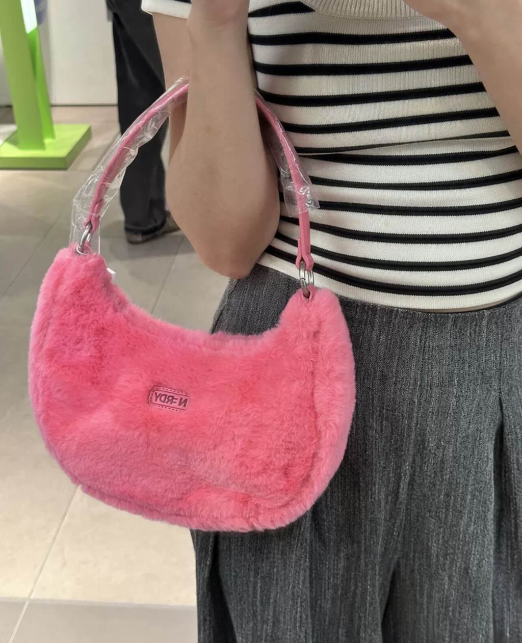 JuzBeauty-JuzBeautyMalaysia-JuzPretty-Authentic-Kbeauty-Malaysia-Skin-Care-Cosmetics-Jbeauty-Health-Care-korean-streetwear-NERDY Eco Fur Two Way Hobo Bag 14473 腋下包18
