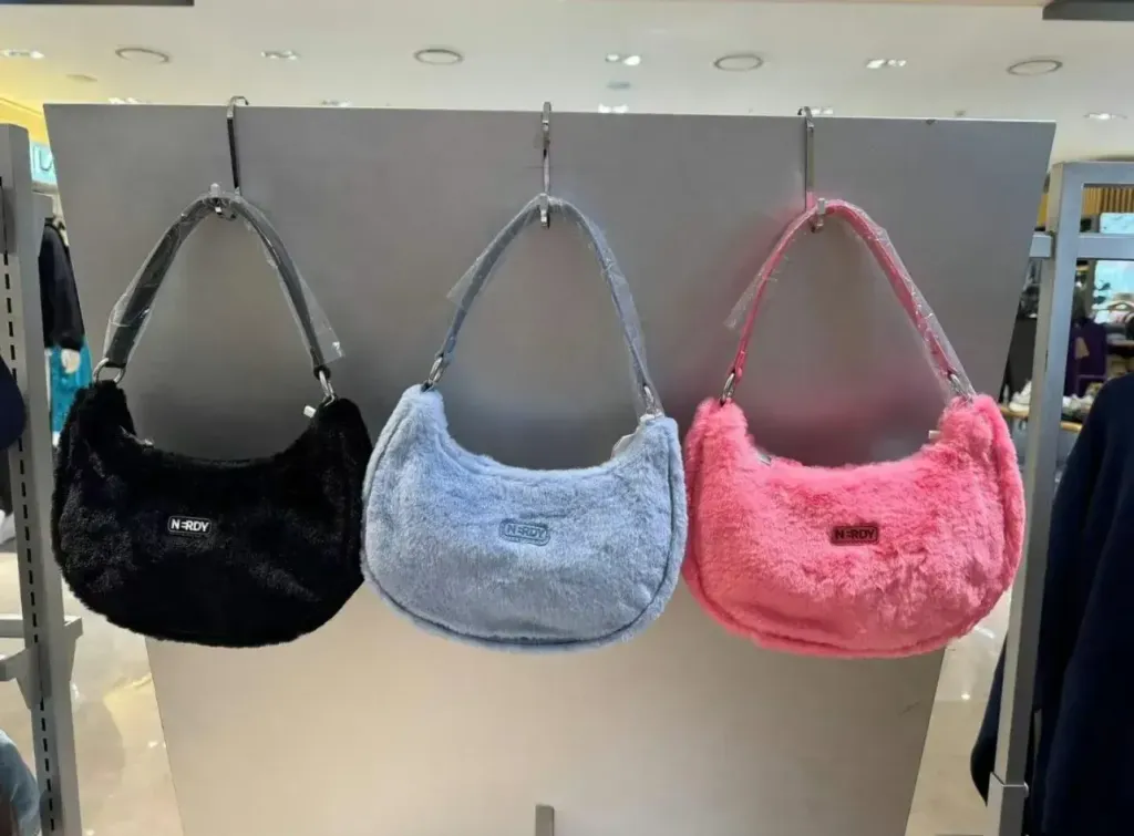 ●NERDY● SOFT PADDING 2-WAY HOBO BAG (3色) LIMITED TIME PROMO】NERDY Eco Fur Two Way Hobo Bag 14473 腋