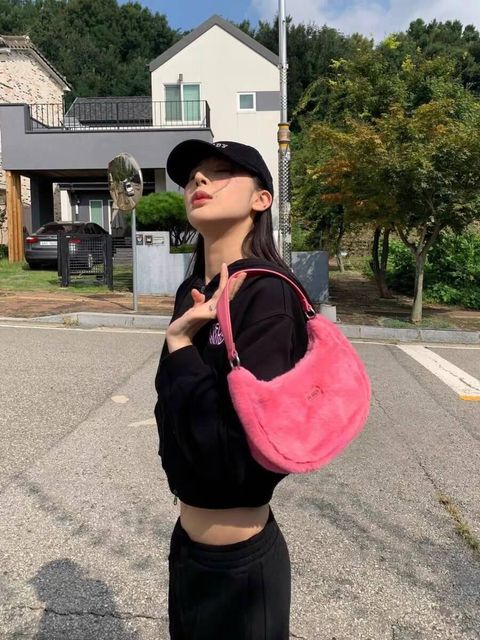 JuzBeauty-JuzBeautyMalaysia-JuzPretty-Authentic-Kbeauty-Malaysia-Skin-Care-Cosmetics-Jbeauty-Health-Care-korean-streetwear-NERDY Eco Fur Two Way Hobo Bag 14473 腋下包7