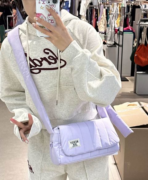 JuzBeauty-JuzBeautyMalaysia-JuzPretty-Authentic-Kbeauty-Malaysia-Skin-Care-Cosmetics-Jbeauty-Health-Care-korean-streetwear-NERDY Padding Cross Bag 24FW 12331 斜挎包6