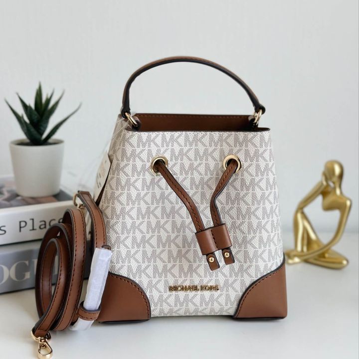 JuzBeauty_JuzBeautyMalaysia_JuzPretty_Authentic_Kbeauty_Malaysia_Skin_Care_Cosmetics_Jbeauty_Health_Care_korean_streetwear_US_Luxury_MICHAEL KORS 35F2GM9M1B Mercer Small Logo Bucket Bag In Vanilla 水桶包1