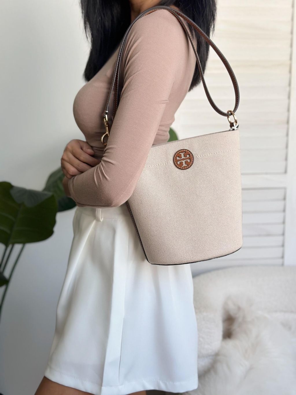 JuzBeauty_JuzBeautyMalaysia_JuzPretty_Authentic_Kbeauty_Malaysia_Skin_Care_Cosmetics_Jbeauty_Health_Care_korean_streetwear_US_Luxury_TORY BURCH 160762 Blake Canvas Bucket Bag In Classic Cuoio 水桶包8