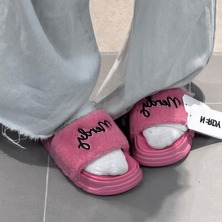 JuzBeauty-JuzBeautyMalaysia-JuzPretty-Authentic-Kbeauty-Malaysia-Skin-Care-Cosmetics-Jbeauty-Health-Care-korean-streetwear-NERDY Lovely Letter Fleece Slide 羊羔毛厚底拖2