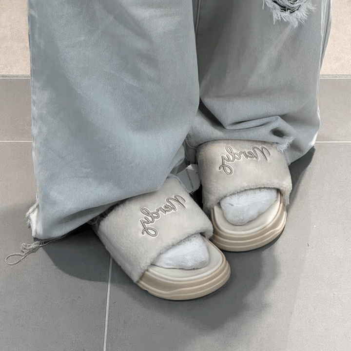 JuzBeauty-JuzBeautyMalaysia-JuzPretty-Authentic-Kbeauty-Malaysia-Skin-Care-Cosmetics-Jbeauty-Health-Care-korean-streetwear-NERDY Lovely Letter Fleece Slide 羊羔毛厚底拖3