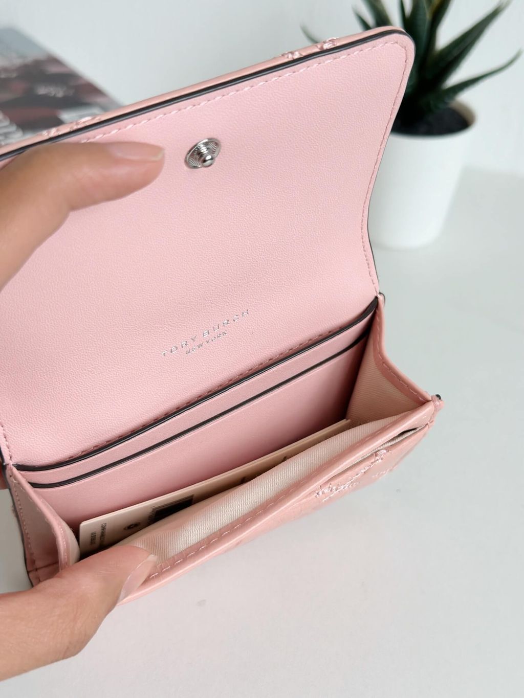 JuzBeauty_JuzBeautyMalaysia_JuzPretty_Authentic_Kbeauty_Malaysia_Skin_Care_Cosmetics_Jbeauty_Health_Care_korean_streetwear_US_Luxury_TORY BURCH 156096 Willa Card Case In Rose Sachet 卡包6