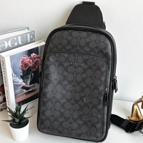 JuzBeauty_JuzBeautyMalaysia_JuzPretty_Authentic_Kbeauty_Malaysia_Skin_Care_Cosmetics_Jbeauty_Health_Care_korean_streetwear_US_Luxury_COACH CV918 Ethan Pack In Signature Canvas In Charcoal Black 男款胸包6