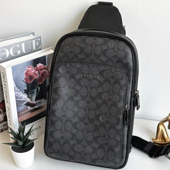 JuzBeauty_JuzBeautyMalaysia_JuzPretty_Authentic_Kbeauty_Malaysia_Skin_Care_Cosmetics_Jbeauty_Health_Care_korean_streetwear_US_Luxury_COACH CV918 Ethan Pack In Signature Canvas In Charcoal Black 男款胸包6