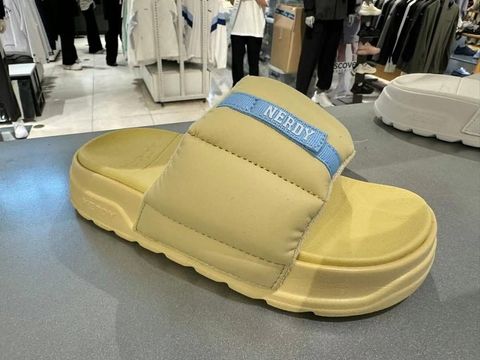 JuzBeauty-JuzBeautyMalaysia-JuzPretty-Authentic-Kbeauty-Malaysia-Skin-Care-Cosmetics-Jbeauty-Health-Care-korean-streetwear-NERDY Padded Slide 泡芙厚底拖2