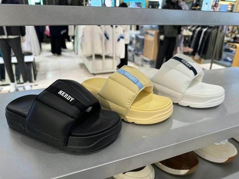 JuzBeauty-JuzBeautyMalaysia-JuzPretty-Authentic-Kbeauty-Malaysia-Skin-Care-Cosmetics-Jbeauty-Health-Care-korean-streetwear-NERDY Padded Slide 泡芙厚底拖5