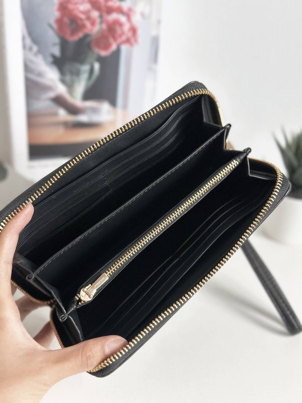 JuzBeauty_JuzBeautyMalaysia_JuzPretty_Authentic_Kbeauty_Malaysia_Skin_Care_Cosmetics_Jbeauty_Health_Care_korean_streetwear_US_Luxury_COACH C4452 Long Zip Around Wallet Signature Canvas Im:Brown Black 长钱包3