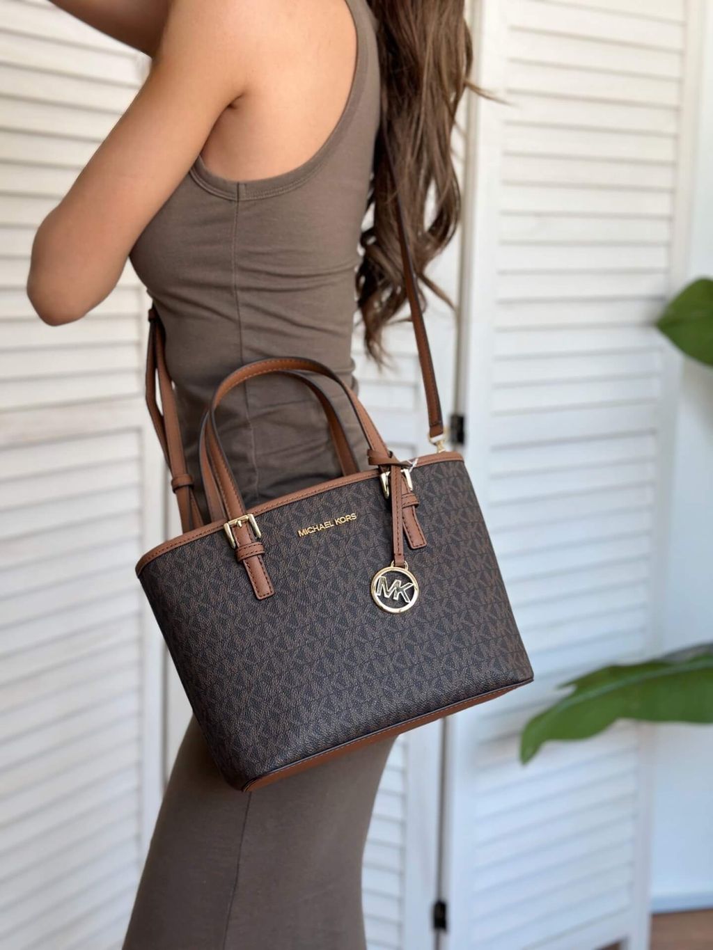 JuzBeauty_JuzBeautyMalaysia_JuzPretty_Authentic_Kbeauty_Malaysia_Skin_Care_Cosmetics_Jbeauty_Health_Care_korean_streetwear_US_Luxury_MICHAEL KORS 35T9GTVT0B Jet Set Travel Extra-small Logo Top-zip Tote Bag In Brown 托特包3