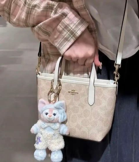 JuzBeauty_JuzBeautyMalaysia_JuzPretty_Authentic_Kbeauty_Malaysia_Skin_Care_Cosmetics_Jbeauty_Health_Care_korean_streetwear_US_Luxury_COACH CW032 City Mini Tote Bag In Signature Canvas In Sand:Chalk 托特包6
