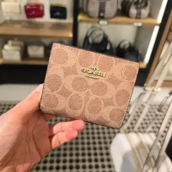JuzBeauty_JuzBeautyMalaysia_JuzPretty_Authentic_Kbeauty_Malaysia_Skin_Care_Cosmetics_Jbeauty_Health_Care_korean_streetwear_US_Luxury_COACH CW789 Snap Wallet In Signature Canvas In Tan:Brown 钱包3