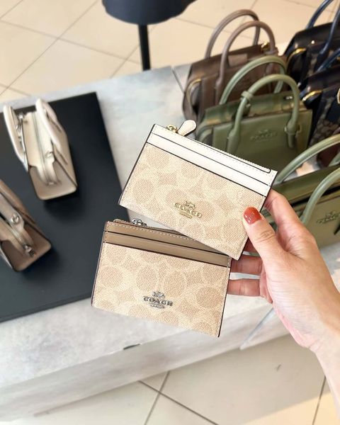 JuzBeauty_JuzBeautyMalaysia_JuzPretty_Authentic_Kbeauty_Malaysia_Skin_Care_Cosmetics_Jbeauty_Health_Care_korean_streetwear_US_Luxury_COACH CW870 Mini Skinny Id Case In Signature Canvas In Sand:Chalk 卡包1