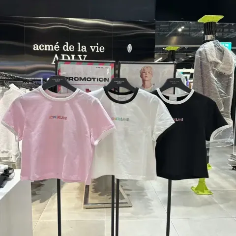 JuzBeauty-JuzBeautyMalaysia-JuzPretty-Authentic-Kbeauty-Malaysia-Skin-Care-Cosmetics-Jbeauty-Health-Care-korean-streetwear-ADLV x Belly Gom Collage Logo Crop Short Sleeve T-Shirt 短版上衣8