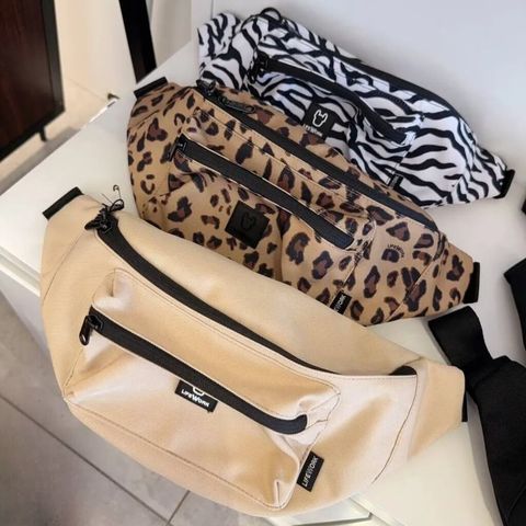 JuzBeauty-JuzBeautyMalaysia-JuzPretty-Authentic-Kbeauty-Malaysia-Skin-Care-Cosmetics-Jbeauty-Health-Care-korean-streetwear-LIFEWORK LW255BG940 Square Wappen Hip Sack 胸包 腰包2
