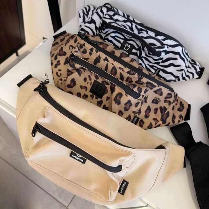JuzBeauty-JuzBeautyMalaysia-JuzPretty-Authentic-Kbeauty-Malaysia-Skin-Care-Cosmetics-Jbeauty-Health-Care-korean-streetwear-LIFEWORK LW255BG940 Square Wappen Hip Sack 胸包 腰包2