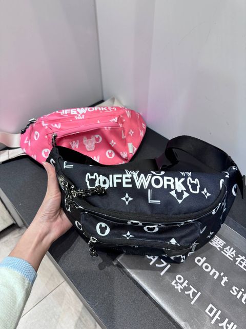 JuzBeauty-JuzBeautyMalaysia-JuzPretty-Authentic-Kbeauty-Malaysia-Skin-Care-Cosmetics-Jbeauty-Health-Care-korean-streetwear-LIFEWORK LW245BG940 Radok Wappen Hip Sack 胸包 腰包5