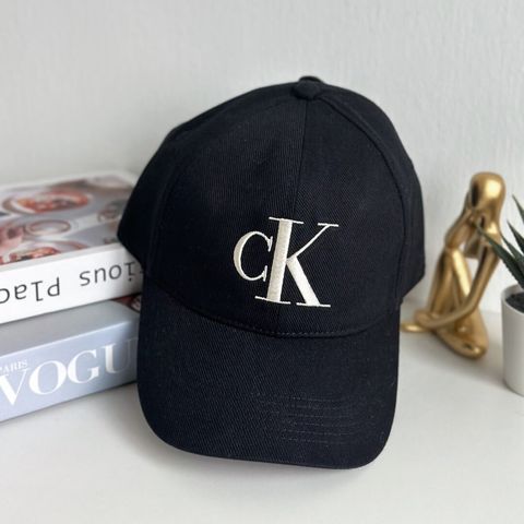 JuzBeauty_JuzBeautyMalaysia_JuzPretty_Authentic_Kbeauty_Malaysia_Skin_Care_Cosmetics_Jbeauty_Health_Care_korean_streetwear_US_Luxury_CALVIN KLEIN SP40599299 Baseball Cap In Black 棒球帽3