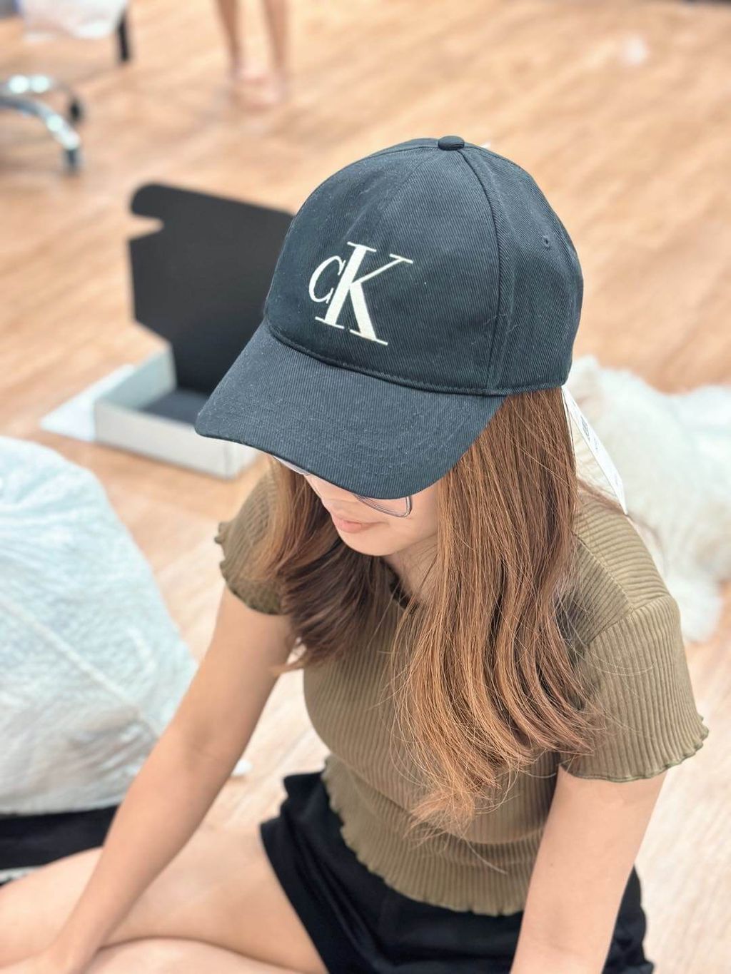 JuzBeauty_JuzBeautyMalaysia_JuzPretty_Authentic_Kbeauty_Malaysia_Skin_Care_Cosmetics_Jbeauty_Health_Care_korean_streetwear_US_Luxury_CALVIN KLEIN SP40599299 Baseball Cap In Black 棒球帽2