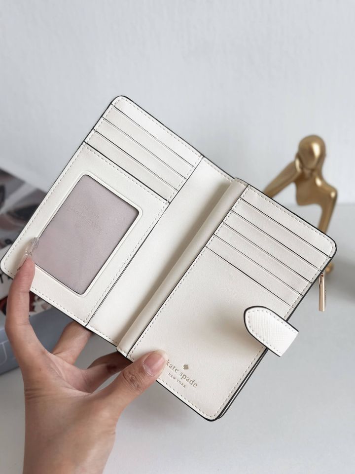 JuzBeauty_JuzBeautyMalaysia_JuzPretty_Authentic_Kbeauty_Malaysia_Skin_Care_Cosmetics_Jbeauty_Health_Care_korean_streetwear_US_Luxury_KATE SPADE KC580 Madison Medium Compact Bifold Wallet In White 女款钱包4