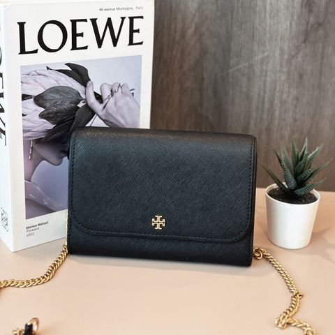 JuzBeauty_JuzBeautyMalaysia_JuzPretty_Authentic_Kbeauty_Malaysia_Skin_Care_Cosmetics_Jbeauty_Health_Care_korean_streetwear_US_Luxury_TORY BURCH 136093 0522 Emerson Chain Woc Wallet On Chain In Black 斜挎包4