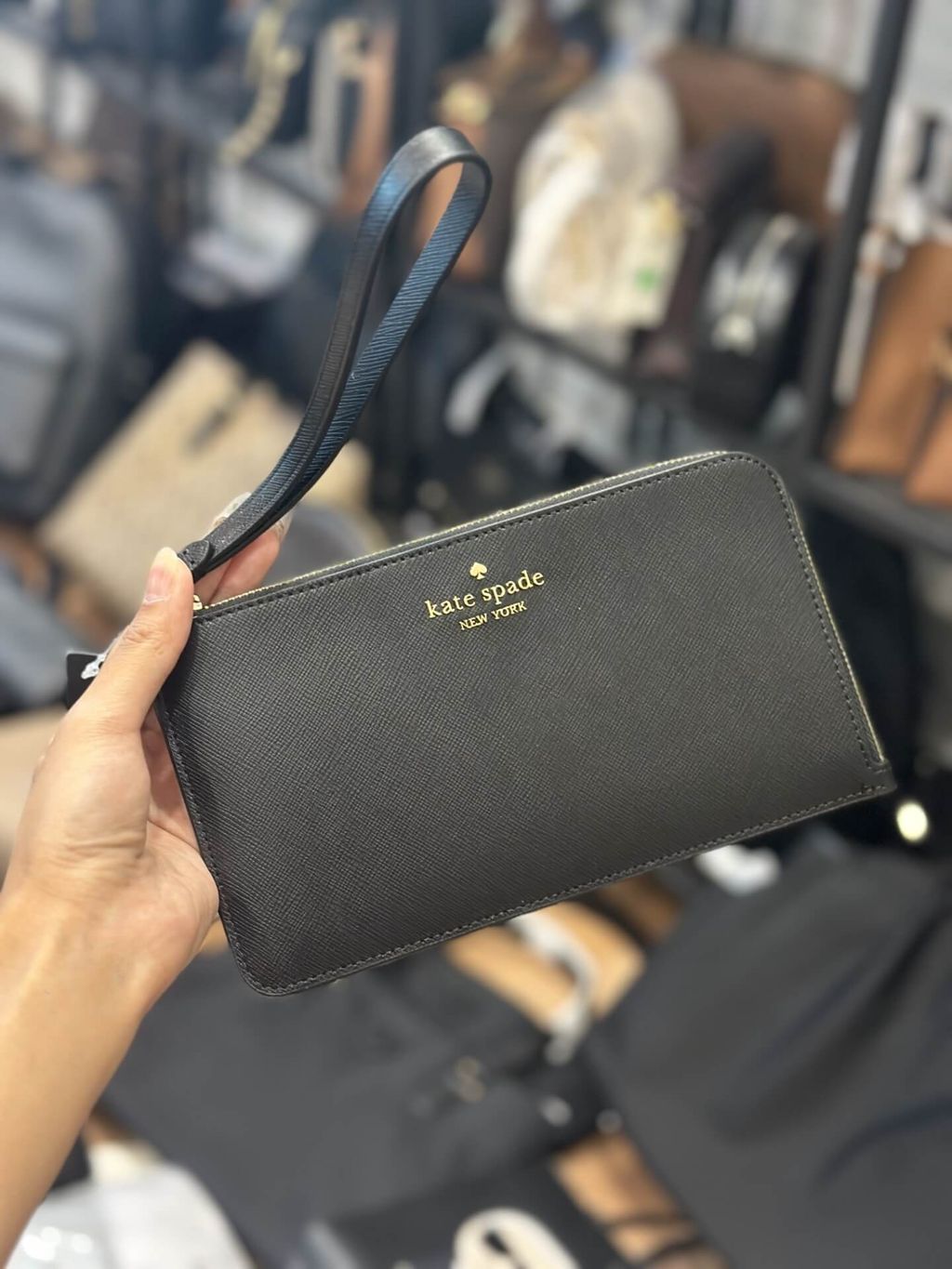 JuzBeauty_JuzBeautyMalaysia_JuzPretty_Authentic_Kbeauty_Malaysia_Skin_Care_Cosmetics_Jbeauty_Health_Care_korean_streetwear_US_Luxury_KATE SPADE KD546 Lucy Medium L Zip Wristlet In Black 手拿包1