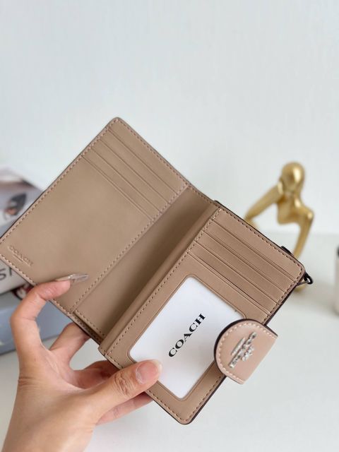 JuzBeauty_JuzBeautyMalaysia_JuzPretty_Authentic_Kbeauty_Malaysia_Skin_Care_Cosmetics_Jbeauty_Health_Care_korean_streetwear_US_Luxury_COACH CW786 Medium Corner Zip Wallet In Signature Canvas In Sand:Taupe 钱包1.jpg