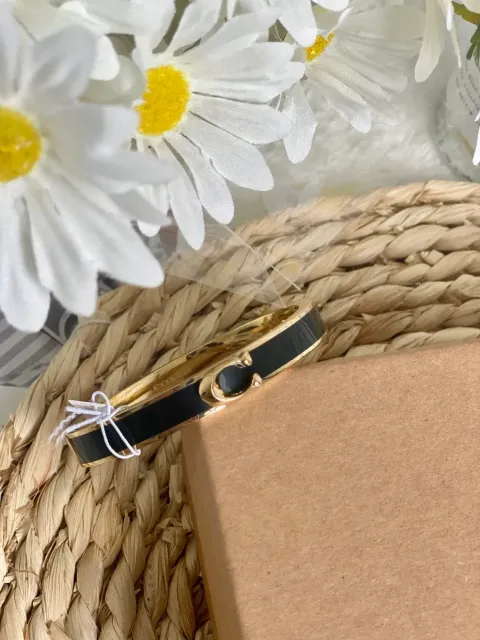 JuzBeauty_JuzBeautyMalaysia_JuzPretty_Authentic_Kbeauty_Malaysia_Skin_Care_Cosmetics_Jbeauty_Health_Care_korean_streetwear_US_Luxury_COACH F67480 Signature Push Hinged Bangle In Black 手环2