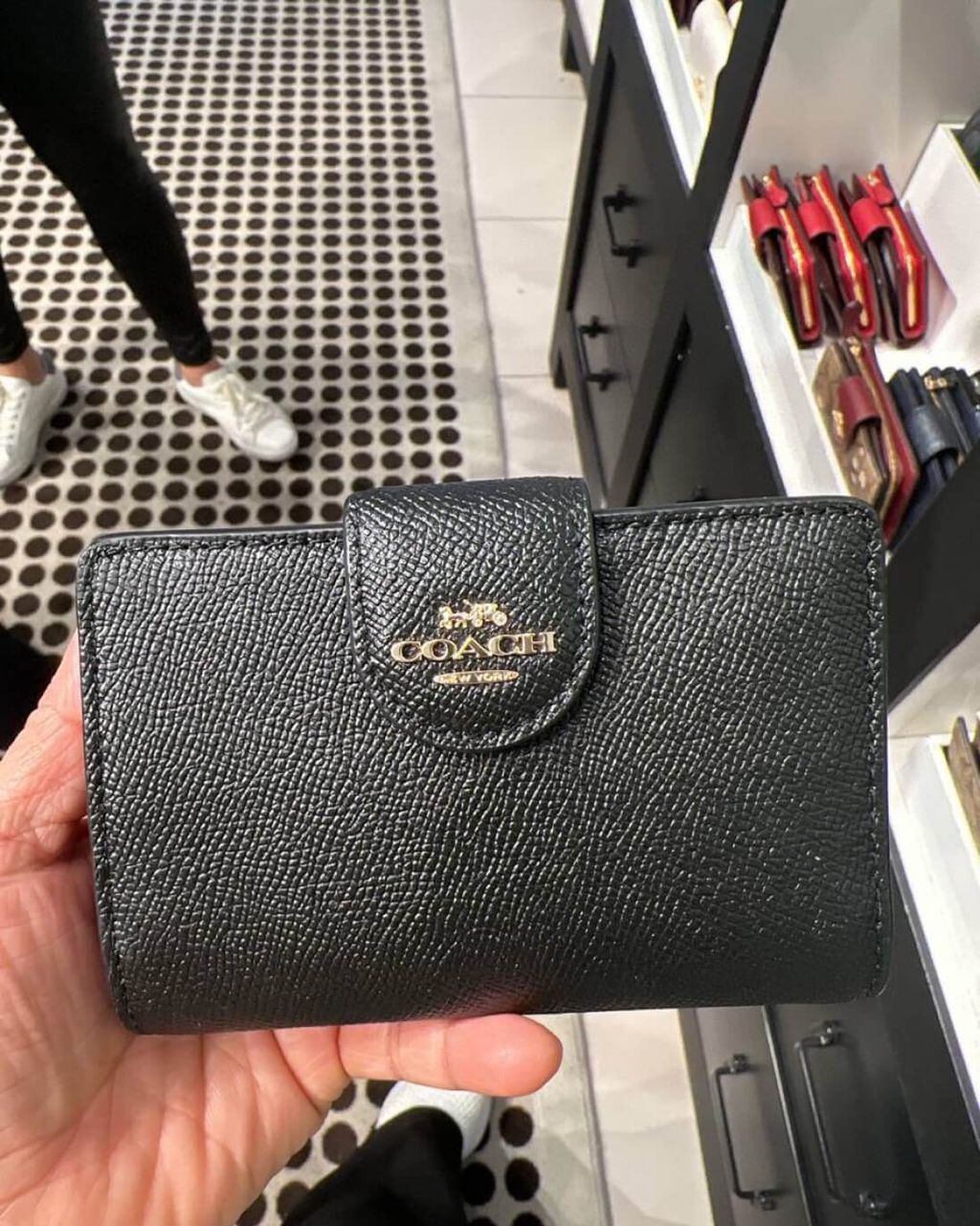 JuzBeauty_JuzBeautyMalaysia_JuzPretty_Authentic_Kbeauty_Malaysia_Skin_Care_Cosmetics_Jbeauty_Health_Care_korean_streetwear_US_Luxury_COACH 6390 Medium Corner Zip Wallet In Black 钱包6