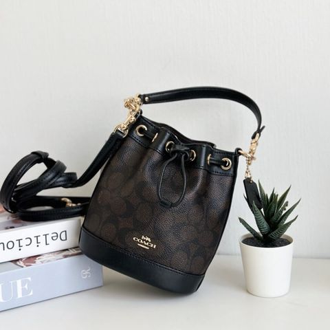 JuzBeauty_JuzBeautyMalaysia_JuzPretty_Authentic_Kbeauty_Malaysia_Skin_Care_Cosmetics_Jbeauty_Health_Care_korean_streetwear_US_Luxury_COACH CW299 Mini Bucket Bag In Signature Canvas In Brown Black 迷你水桶包4