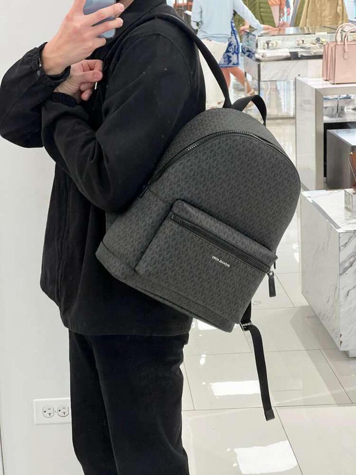 JuzBeauty_JuzBeautyMalaysia_JuzPretty_Authentic_Kbeauty_Malaysia_Skin_Care_Cosmetics_Jbeauty_Health_Care_korean_streetwear_US_Luxury_MICHAEL KORS 37U9LCRB3B Cooper Logo Backpack In Black 男款背包4