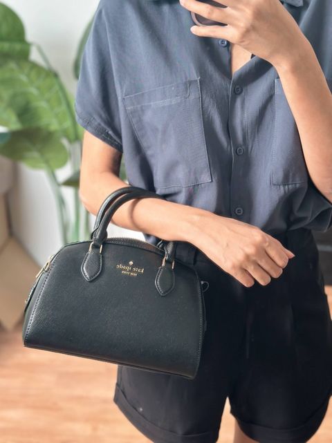 JuzBeauty_JuzBeautyMalaysia_JuzPretty_Authentic_Kbeauty_Malaysia_Skin_Care_Cosmetics_Jbeauty_Health_Care_korean_streetwear_US_Luxury_KATE SPADE KF493 Madison Saffiano Leather Small Duffle Crossbody In Black 枕头包2