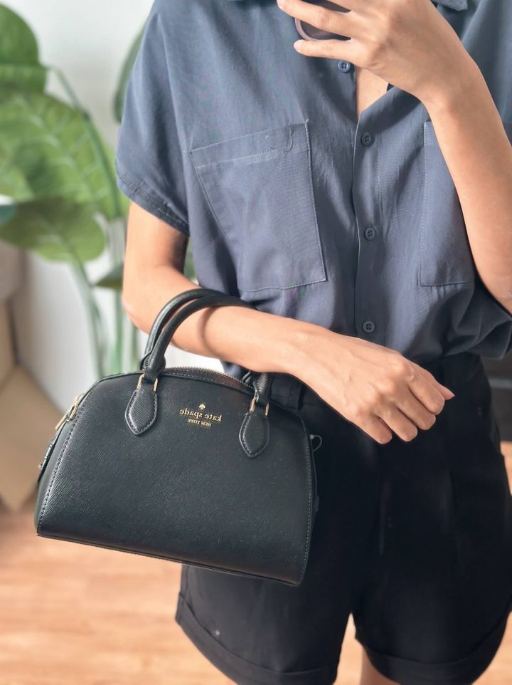 JuzBeauty_JuzBeautyMalaysia_JuzPretty_Authentic_Kbeauty_Malaysia_Skin_Care_Cosmetics_Jbeauty_Health_Care_korean_streetwear_US_Luxury_KATE SPADE KF493 Madison Saffiano Leather Small Duffle Crossbody In Black 枕头包2
