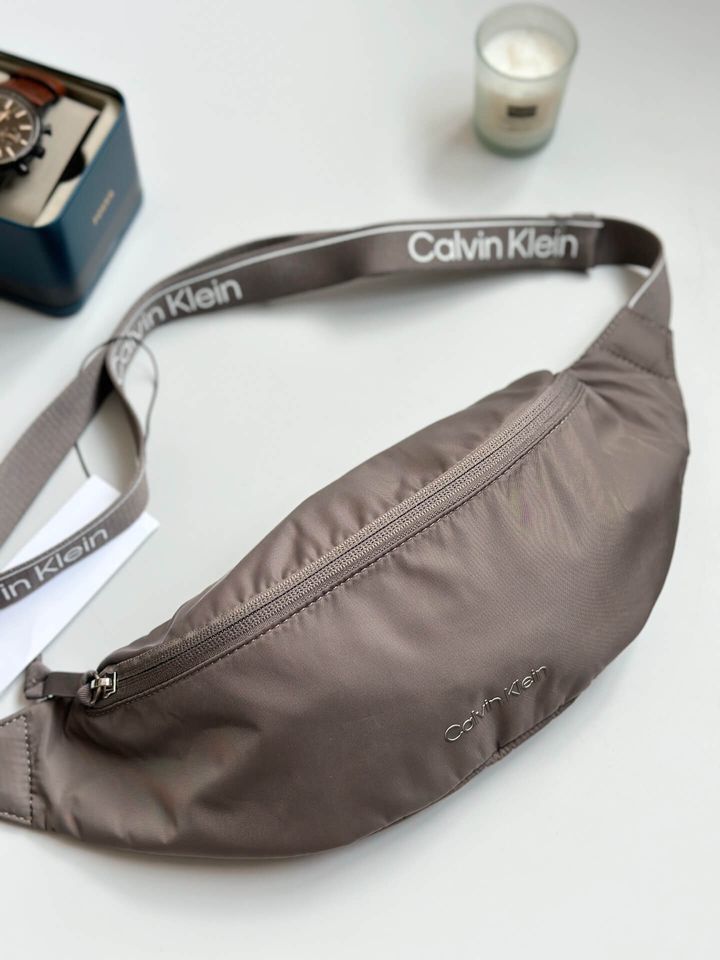 JuzBeauty_JuzBeautyMalaysia_JuzPretty_Authentic_Kbeauty_Malaysia_Skin_Care_Cosmetics_Jbeauty_Health_Care_korean_streetwear_US_Luxury_CALVIN KLEIN SP40599519 Nylon Sport Belt Bag In Grey 男款胸包2