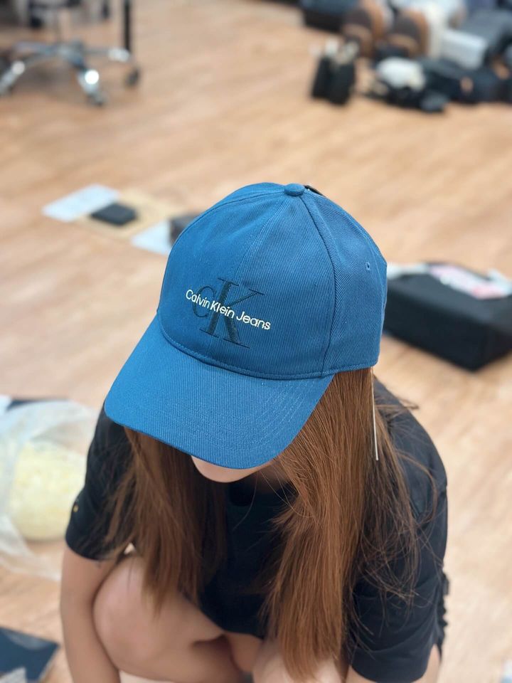 JuzBeauty_JuzBeautyMalaysia_JuzPretty_Authentic_Kbeauty_Malaysia_Skin_Care_Cosmetics_Jbeauty_Health_Care_korean_streetwear_US_Luxury_CALVIN KLEIN SP40599291 Baseball Cap In Navy 棒球帽3