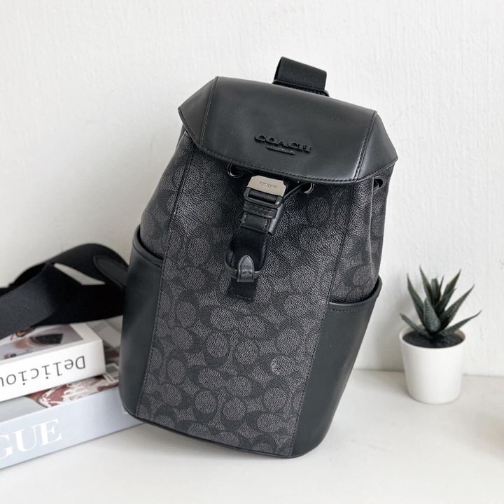 JuzBeauty_JuzBeautyMalaysia_JuzPretty_Authentic_Kbeauty_Malaysia_Skin_Care_Cosmetics_Jbeauty_Health_Care_korean_streetwear_US_Luxury_COACH CT712 Racer Pack In Signature Canvas In Charcoal Black 男款胸包2