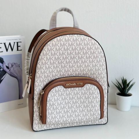 JuzBeauty_JuzBeautyMalaysia_JuzPretty_Authentic_Kbeauty_Malaysia_Skin_Care_Cosmetics_Jbeauty_Health_Care_korean_streetwear_US_Luxury_MICHAEL KORS 35S2G8TB2B Jaycee Medium Logo Backpack In Vanilla 背包2