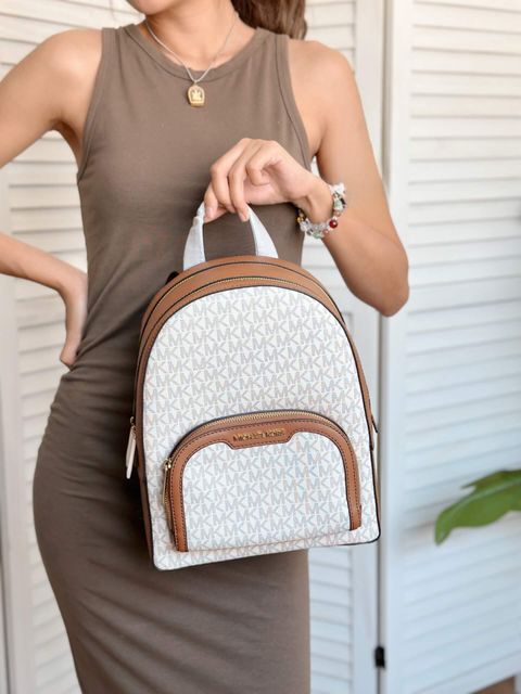 JuzBeauty_JuzBeautyMalaysia_JuzPretty_Authentic_Kbeauty_Malaysia_Skin_Care_Cosmetics_Jbeauty_Health_Care_korean_streetwear_US_Luxury_MICHAEL KORS 35S2G8TB2B Jaycee Medium Logo Backpack In Vanilla 背包1
